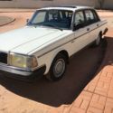 1990 White Volvo 240 thumbnail