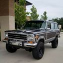 1990 Gray Jeep Wagoneer thumbnail