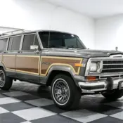 1990 Silver Jeep Grand Wagoneer thumbnail