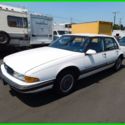1990 White Pontiac Bonneville thumbnail