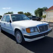 1990 White Mercedes-Benz 300-Series thumbnail