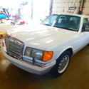 1990 White Mercedes-Benz 400-Series thumbnail