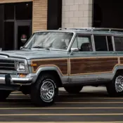 1991 Silver Jeep Grand Wagoneer thumbnail
