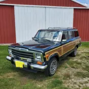 1991 Green Jeep Wagoneer thumbnail