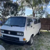 1991 White Volkswagen Bus/Vanagon thumbnail