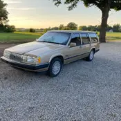 1991 Beige Volvo 940 thumbnail