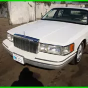1992 White Lincoln Town Car thumbnail