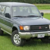 1992 Blue Mitsubishi Montero thumbnail