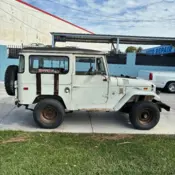 1971 White Toyota Land Cruiser thumbnail