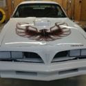 1977 White perl Pontiac Trans Am thumbnail