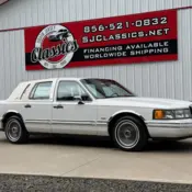 1991 White Lincoln Town Car thumbnail