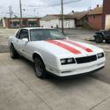 1987 White Chevrolet Monte Carlo thumbnail