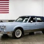 1986 Light Regatta Blue Lincoln Town Car thumbnail