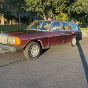 1982 Burgundy Mercedes-Benz 300-Series thumbnail