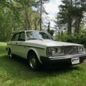 1984 White Volvo 240 thumbnail
