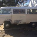 1971 tan Volkswagen Bus/Vanagon thumbnail