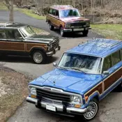 1988 Spinnaker Blue Metallic Jeep Wagoneer thumbnail