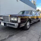 1988 Brown Lincoln Town Car thumbnail