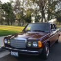 1983 Burgundy Mercedes-Benz 200-Series thumbnail