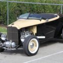 1932 Black/Tan Ford Roadster thumbnail