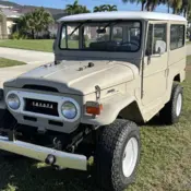 1971 Tan Toyota Land Cruiser thumbnail