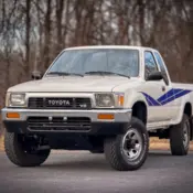 1989 White Toyota Pickup thumbnail