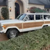 1988 White Jeep Wagoneer thumbnail