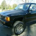 1986 BLACK Toyota Pickup thumbnail