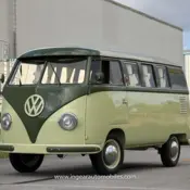 1963 Green Volkswagen Bus/Vanagon thumbnail