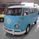 1975 Blue Volkswagen Bus/Vanagon thumbnail